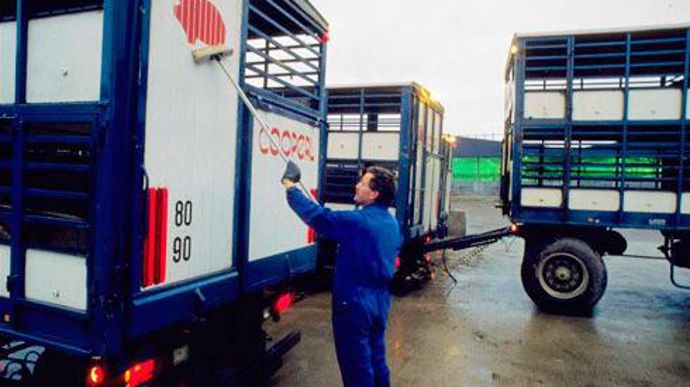 Le 10 août, la Cooperl a annoncé renoncer à ses achats de 10 000 porcs hebdomadaires au Cadran. B. DECOUT/REA Le 10 août, la Cooperl a annoncé renoncer à ses achats de 10 000 porcs hebdomadaires au Cadran. B. DECOUT/REA