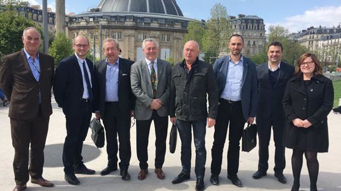 Frédéric Carré (quatrième en partant de la gauche) a été réélu à l'unanimité par le conseil d'administration. Frédéric Carré (quatrième en partant de la gauche) a été réélu à l'unanimité par le conseil d'administration.