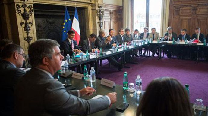 La réunion, qui a duré 2 h 30, s'est tenue au ministère jeudi matin, sans Coop de France et le Sniv-SNCP. Le reste des acteurs de la filière porcine étaient présents, y compris Coop de France Nutrition animale. La réunion, qui a duré 2 h 30, s'est tenue au ministère jeudi matin, sans Coop de France et le Sniv-SNCP. Le reste des acteurs de la filière porcine étaient présents, y compris Coop de France Nutrition animale.