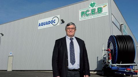 Avec JEEM et Péris, « nous avons toujours eu les mêmes objectifs stratégiques, confie Jean Caizergues­, président de PCEB. Je confie mon entreprise à des jeunes qui sauront relever les défis à venir pour les vingt-cinq prochaines années. » © R. GABALDA Avec JEEM et Péris, « nous avons toujours eu les mêmes objectifs stratégiques, confie Jean Caizergues­, président de PCEB. Je confie mon entreprise à des jeunes qui sauront relever les défis à venir pour les vingt-cinq prochaines années. » © R. GA