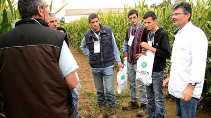 Le négoce Hermouet a été à la rencontre de ses clients agriculteurs du sud vendéen lors d'un premier rendez-vous au champ. Le négoce Hermouet a été à la rencontre de ses clients agriculteurs du sud vendéen lors d'un premier rendez-vous au champ.