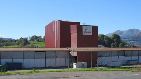 L'usine d'aliments d'Ispoure a bénéficié d'investissements pour optimiser son fonctionnement. L'usine d'aliments d'Ispoure a bénéficié d'investissements pour optimiser son fonctionnement.