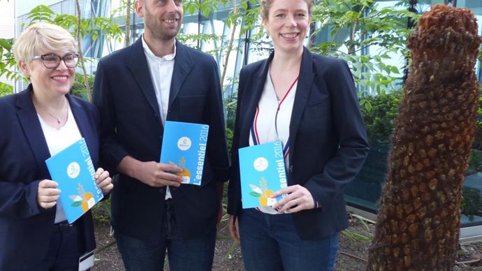 Doublement des effectifs Carole Hernandez-Zakine (à gauche), docteur en droit de l'environnement chez Agrosolutions, Antoine Poupart, directeur général, et Noëllie Hestin, en charge des projets autour de l'autoroute A1 et de l'agriculture urbaine. De 45 personnes, le directeur estime qu'ils seront à terme 80, pour l'ensemble du tout nouveau pôle Agrosolutions.M. COISNE