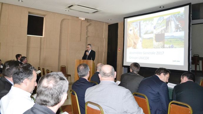 A la tribune, le président d'Unicor, Jean-Marc Virenque, présente des résultats positifs, avec près de 343 M€ de CA 2015-2016.