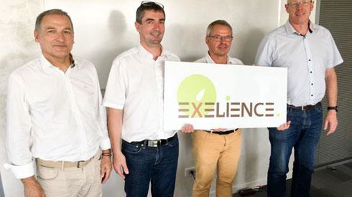 L'union permettra de structurer la production et de réduire les coûts, espèrent les partenaires. De gauche à droite : Pascal Monbled, Semences de France, Bertrand Hernu, Advitam, Jean-Charles Deschamps, NatUp, et Jean-François Gaffet, Noriap. © A. DUFUMIER L'union permettra de structurer la production et de réduire les coûts, espèrent les partenaires. De gauche à droite : Pascal Monbled, Semences de France, Bertrand Hernu, Advitam, Jean-Charles Deschamps, NatUp, et Jean-François Gaffet, Noriap. 