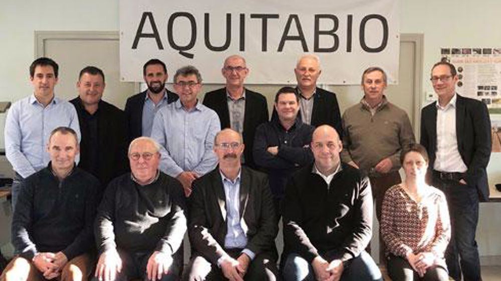 Philippe Merle, directeur du pôle agriculture Océalia (au milieu au fond), préside la SAS Aquitabio. Philippe Merle, directeur du pôle agriculture Océalia (au milieu au fond), préside la SAS Aquitabio.