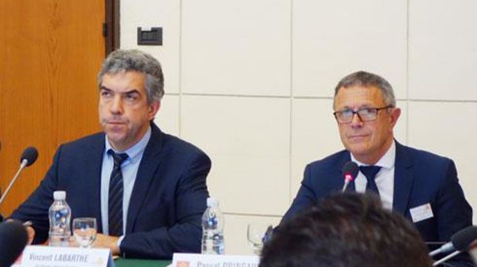 Pascal Pringault (à dr.), président de So'Fab, a profité de la présence de Vincent Labarthe, vice-président de la Région Occitanie en charge de l'agriculture, pour lui demander de leur ouvrir les portes de la prochaine édition du salon régional Regal. Pascal Pringault (à dr.), président de So'Fab, a profité de la présence de Vincent Labarthe, vice-président de la Région Occitanie en charge de l'agriculture, pour lui demander de leur ouvrir les portes de la prochaine édition du salon régional Reg