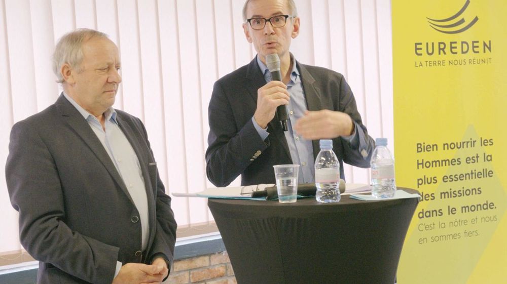 Le président de Triskalia, Georges Galardon (à g.), et Alain Perrin, DG de Groupe d'aucy, lors de la conférence de presse à Landerneau, siège de Triskalia.M. GRIMAUD/STUDIO GARNIER