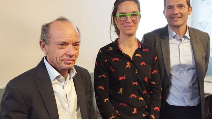       L'équipe dirigeante de Ferme France : François Attali, président (à g.), Capucine Laurent, directrice, et Maximilien Rouer, directeur du développement.
H. LAURANDEL