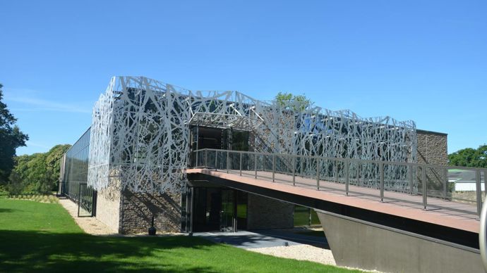 Le projet s'articule autour d'une ferme expérimentale connectée à construire sur le même site que le centre mondial de l'innovation (photo) à Saint-Nolff dans le Morbihan, d'ici deux à trois ans. © Y. BOLOH Le projet s'articule autour d'une ferme expérimentale connectée à construire sur le même site que le centre mondial de l'innovation (photo) à Saint-Nolff dans le Morbihan, d'ici deux à trois ans. © Y. BOLOH