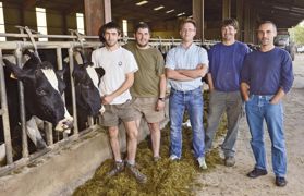 C'est grâce à un travail approfondi avec leurs deux vétérinaires, que Thierry, Pascal et Denis Biau, en Gaec à Rayssac (Tarn), ont résolu les problèmes de mammites de leur troupeau.REPORTAGE PHOTOS : © LYDIE LECARPENTIER C'est grâce à un travail approfondi avec leurs deux vétérinaires, que Thierry, Pascal et Denis Biau, en Gaec à Rayssac (Tarn), ont résolu les problèmes de mammites de leur troupeau.REPORTAGE PHOTOS : © LYDIE LECARPENTIER