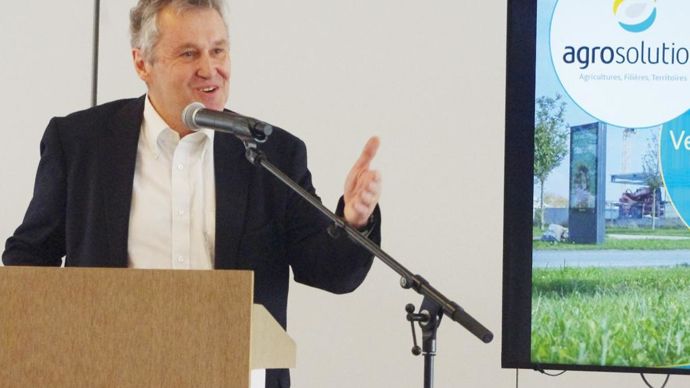       « Nous souhaitons coupler l'agronomie d'Agrosolutions et la technologie de Smag pour inventer une troisième voie de l'agriculture », précise Thierry Blandinières, DG d'InVivo.
C. URVOY