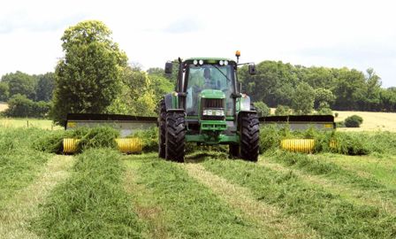 Les conditions de récolte conditionnent la qualité du fourrage et le rendement de la parcelle. Les conditions de récolte conditionnent la qualité du fourrage et le rendement de la parcelle.