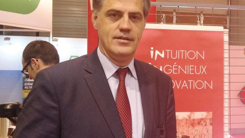 Tristan d'Hérouville dirige Inzo°, firme services qui emploie 265 personnes et réalise 165 M€ de CA avec les filiales. H. LAURANDEL Tristan d'Hérouville dirige Inzo°, firme services qui emploie 265 personnes et réalise 165 M€ de CA avec les filiales. H. LAURANDEL