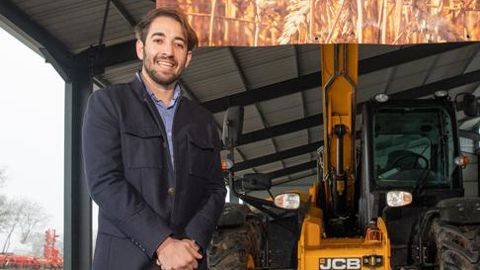 Il y a quatre ans, porté par un groupe de jeunes agriculteurs, Vincent Costanzo a créé les Silos de Goujon, à Auradé, sur le site de la ferme de sa famille. © I. SOURIMENT
