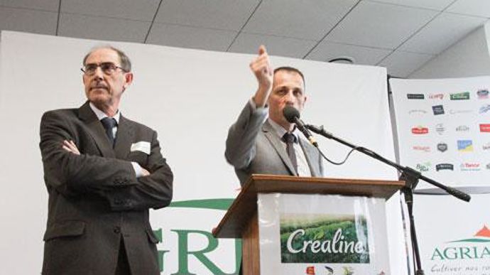 « Nous enregistrons chaque année entre 15 et 20 % de croissance par an », soulignait Jean-Noël Le Carpentier, directeur général de Créaline (à dr.), le 15 mars à Lessay. À gauche, Bertrand Totel, directeur général de la branche légumes d'Agrial. © A. DUFUMIER