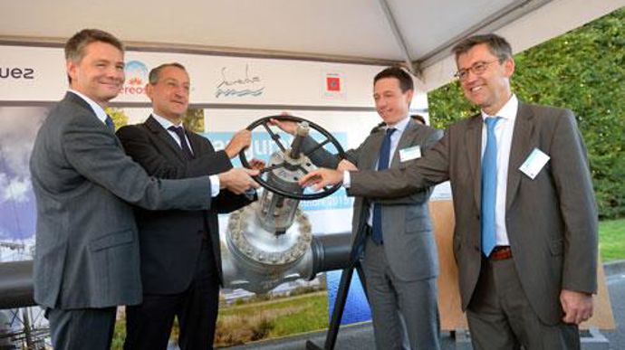 « La proximité́ et la complémentarité de nos deux sites est un exemple concret d'économie circulaire à l'échelle d'un territoire », s'est félicité Yves Belegaud, directeur Europe de Tereos (à droite), le 2 octobre, lors de l'inauguration du réseau de vapeur. © TDR « La proximité́ et la complémentarité de nos deux sites est un exemple concret d'économie circulaire à l'échelle d'un territoire », s'est félicité Yves Belegaud, directeur Europe de Tereos (à droite), le 2 octobre, lors de l'inaugurati