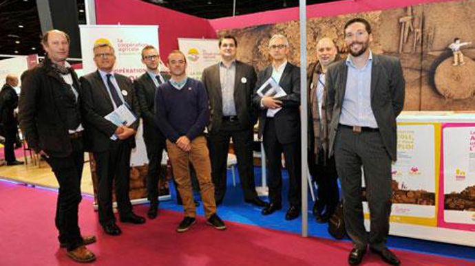 Le comité énergie de Coop de France, ici sur son stand, a profité du nouveau salon World Efficiency pour se réunir. © C. FAIMALI Le comité énergie de Coop de France, ici sur son stand, a profité du nouveau salon World Efficiency pour se réunir. © C. FAIMALI