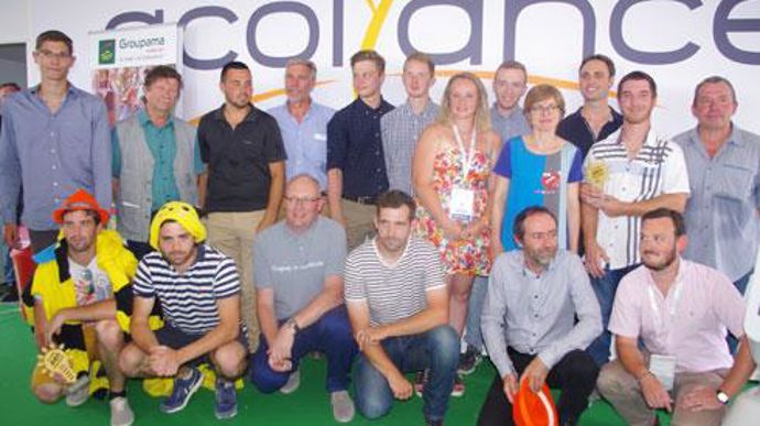 Hugues Dazard (2e rang, 2e en partant de la gauche), président du jury et ancien président d'Acolyance, entouré des lauréats, des parrains et des membres du jury du Trophée Idéa. © C. URVOY Hugues Dazard (2e rang, 2e en partant de la gauche), président du jury et ancien président d'Acolyance, entouré des lauréats, des parrains et des membres du jury du Trophée Idéa. © C. URVOY