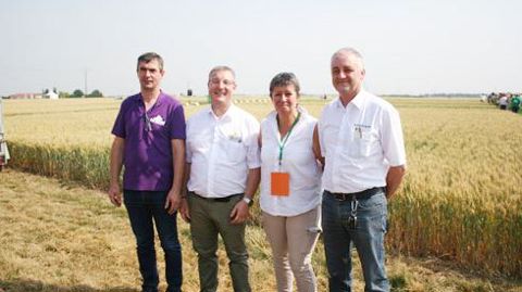 Bertrand Hernu (à gauche), président d'Unéal, Cédric Cogniez, DG Groupe Advitam, Françoise Boussinesq, directrice d'Unéal et Vincent Coustenoble, DG Casa, filiale machinisme du groupe. © B. CAILLIEZ Bertrand Hernu (à gauche), président d'Unéal, Cédric Cogniez, DG Groupe Advitam, Françoise Boussinesq, directrice d'Unéal et Vincent Coustenoble, DG Casa, filiale machinisme du groupe. © B. CAILLIEZ