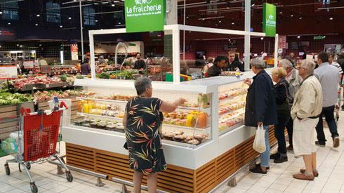 Avec les ateliers de découpe et les corners dans les supermarchés de fruits et légumes frais de La Fraîcherie, Groupe d'aucy entre dans le monde de la 4e gamme.