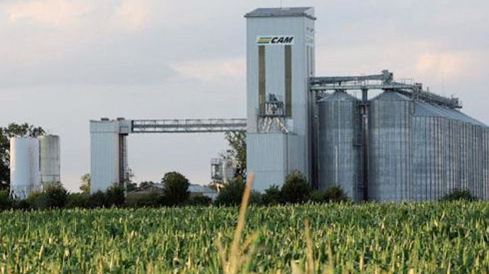 En mai dernier, le groupe Cam annonçait que le contexte difficile de 2016 pour les marchés agricoles confortait la décision stratégique prise en 2014, de se rapprocher de Terrena. En mai dernier, le groupe Cam annonçait que le contexte difficile de 2016 pour les marchés agricoles confortait la décision stratégique prise en 2014, de se rapprocher de Terrena.