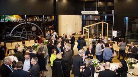 Une centaine de personnes étaient présentes pour l'inauguration du restaurant Les Halles de l'Aveyron, d'Herblay, le 23 octobre, dont le maire de la ville, une vingtaine de conseillers municipaux, le député de la VIe circonscription du Val-d'Oise et une douzaine d'administrateurs d'Unicor. Une centaine de personnes étaient présentes pour l'inauguration du restaurant Les Halles de l'Aveyron, d'Herblay, le 23 octobre, dont le maire de la ville, une vingtaine de conseillers municipaux, le député de Une centaine de personnes étaient présentes pour l'inauguration du restaurant Les Halles de l'Aveyron, d'Herblay, le 23 octobre, dont le maire de la ville, une vingtaine de conseillers municipaux, le député de la VIe circonscription du Val-d'Oise et une douzaine d'administrateurs d'Unicor. Une centaine de personnes étaient présentes pour l'inauguration du restaurant Les Halles de l'Aveyron, d'Herblay, le 23 octobre, dont le maire de la ville, une vingtaine de conseillers municipaux, le député de