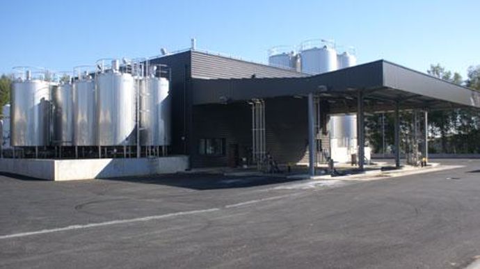 La nouvelle unité de microfiltration du lait est le fer de lance du rapprochement. Il permet à la CLHN de mieux capter la valeur ajoutée laitière et à Sodiaal de sécuriser ses approvisionnements en ingrédients. La nouvelle unité de microfiltration du lait est le fer de lance du rapprochement. Il permet à la CLHN de mieux capter la valeur ajoutée laitière et à Sodiaal de sécuriser ses approvisionnements en ingrédients.