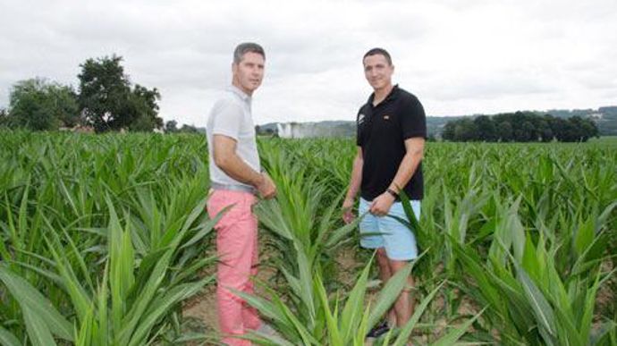 Nicolas Ponsan, agriculteur irrigant à Mont-Disse, et Olivier Soulié (à gauche), le nouveau directeur technique du pôle agricole d'Euralis qui vient de remplacer Cédric Poeydomenge. © H. QUENIN Nicolas Ponsan, agriculteur irrigant à Mont-Disse, et Olivier Soulié (à gauche), le nouveau directeur technique du pôle agricole d'Euralis qui vient de remplacer Cédric Poeydomenge. © H. QUENIN