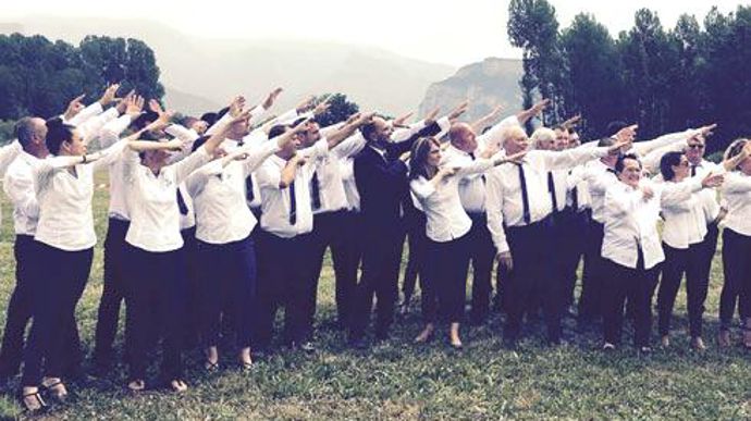 Michel Payre, entouré de son équipe, a fêté les 50 ans de l'entreprise dans la convivialité. Michel Payre, entouré de son équipe, a fêté les 50 ans de l'entreprise dans la convivialité.
