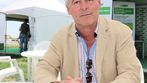 Carré président Rencontré lors des dernières Culturales, Frédéric Carré nous a confirmé la création de Sifaïa qu'il préside. Cette holding est constituée de cinq actionnaires : Carré, D2N, Isidore, Lepicard, et Villemont. Concernant les ressources dont elle dispose, il faudra attendre la rentrée de septembre pour en savoir plus.R. FOURREAUX Carré président Rencontré lors des dernières Culturales, Frédéric Carré nous a confirmé la création de Sifaïa qu'il préside. Cette holding est constituée de cinq actionnaires : Carré, D2N, Isidore, Lepicard, et Villemont. Concernant les ressources dont elle dispose, il faudra attendre la rentrée de septembre pour en savoir plus.R. FOURREAUX