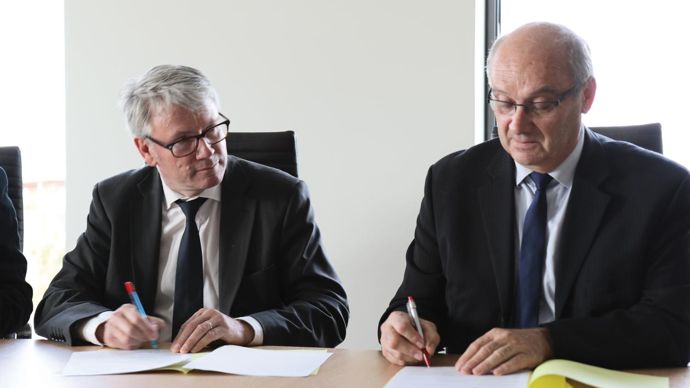 Le 25 septembre, Jean-François Loiseau, président d'Axéréal et Olivier Parou, président du CERFrance Alliance Centre ont signé un partenariat pour l'échange de données.