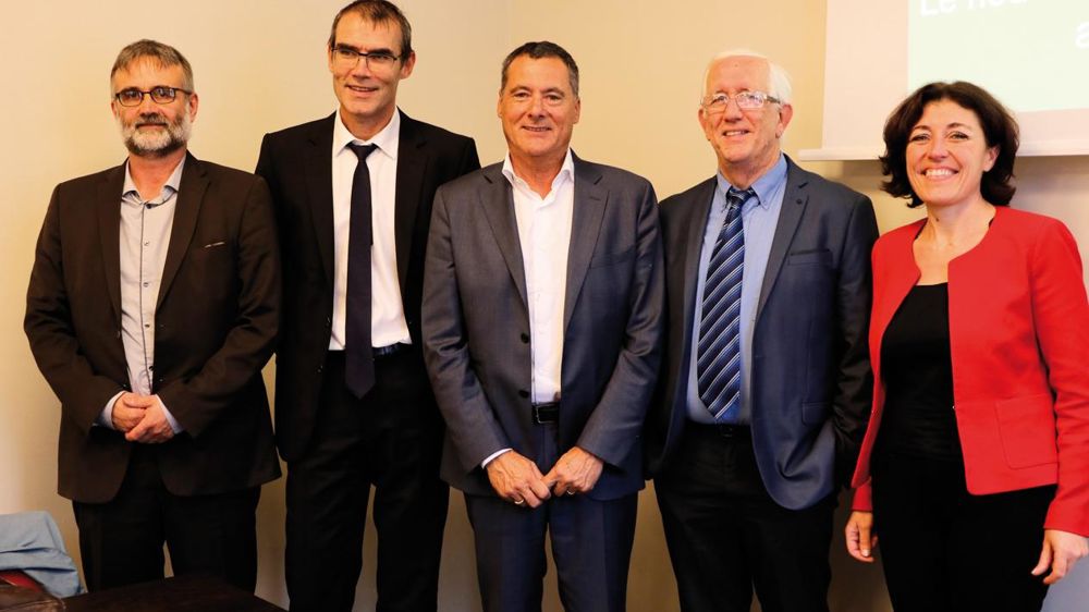 Christophe Lechevallier, Hubert Roebroeck, Antoine Simon, Jacques Mathieu (DG) et Marie-Agnès Bourdain forment la nouvelle équipe dirigeante.R. FOURREAUX Christophe Lechevallier, Hubert Roebroeck, Antoine Simon, Jacques Mathieu (DG) et Marie-Agnès Bourdain forment la nouvelle équipe dirigeante.R. FOURREAUX