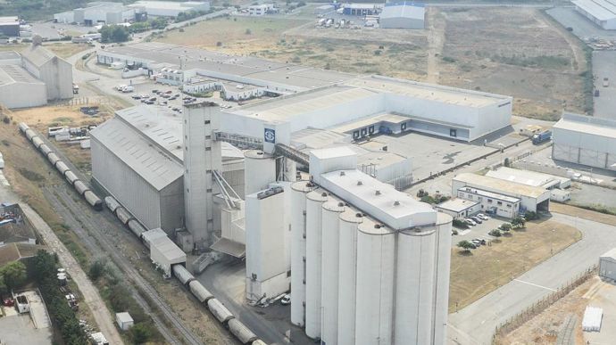 Ce silo « bord à quai » engendrera 45 à 50 emplois directs sur le port dont 10 pour son exploitation.