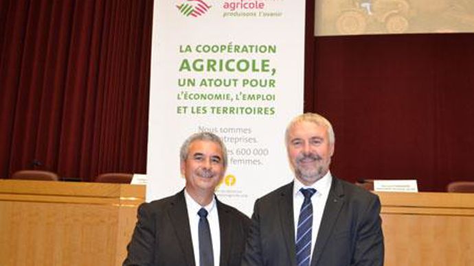 Jean-Pierre Arcoutel, président de Coop de France Midi-Pyrénées (à gauche) et Boris Calmette, son homologue de Languedoc-Roussillon, présideront ensemble la nouvelle confédération de coops des deux régions. © F. JACQUEMOUD Jean-Pierre Arcoutel, président de Coop de France Midi-Pyrénées (à gauche) et Boris Calmette, son homologue de Languedoc-Roussillon, présideront ensemble la nouvelle confédération de coops des deux régions. © F. JACQUEMOUD