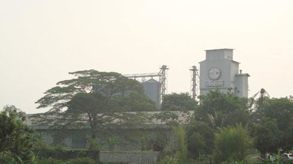 Avec le rachat du fabricant Welgro, spécialisé dans les aliments complets pour volailles (ici, son usine de Jakarta de 150 000 tonnes de capacité de production), InVivo accélère son développement en Indonésie. Avec le rachat du fabricant Welgro, spécialisé dans les aliments complets pour volailles (ici, son usine de Jakarta de 150 000 tonnes de capacité de production), InVivo accélère son développement en Indonésie. Avec le rachat du fabricant Welgro, spécialisé dans les aliments complets pour volailles (ici, son usine de Jakarta de 150 000 tonnes de capacité de production), InVivo accélère son développement en Indonésie. Avec le rachat du fabricant Welgro, spécialisé dans les aliments complets pour volailles (ici, son usine de Jakarta de 150 000 tonnes de capacité de production), InVivo accélère son développement en Indonésie.