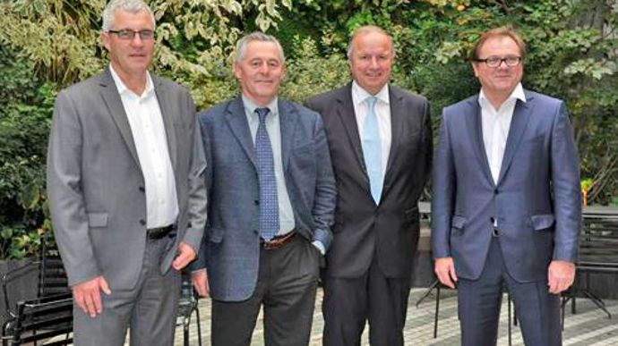 L'équipe dirigeante du groupe Actura-Holdis, de gauche à droite, Jean-Baptiste Barbazanges, directeur général délégué et directeur réseau Actura, Frédéric Carré, président, Xavier Bernard, vice-président et Eric Barbedette, directeur général. © C. FAIMALI L'équipe dirigeante du groupe Actura-Holdis, de gauche à droite, Jean-Baptiste Barbazanges, directeur général délégué et directeur réseau Actura, Frédéric Carré, président, Xavier Bernard, vice-président et Eric Barbedette, directeur général. ©