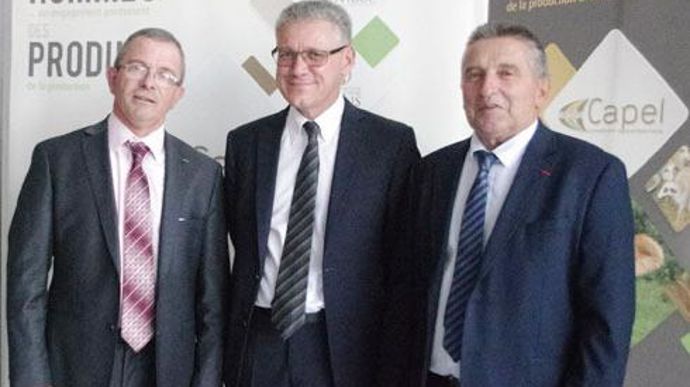 Gérard Lavinal (à gauche) est devenu, le 29 juin, le nouveau président du groupe Capel. Il prend la suite de Christian Delrieu (à droite), président pendant vingt-et-un ans, et travaillera avec Michel Pélissier (au centre), directeur général depuis deux ans. © CAPEL Gérard Lavinal (à gauche) est devenu, le 29 juin, le nouveau président du groupe Capel. Il prend la suite de Christian Delrieu (à droite), président pendant vingt-et-un ans, et travaillera avec Michel Pélissier (au centre), directeur