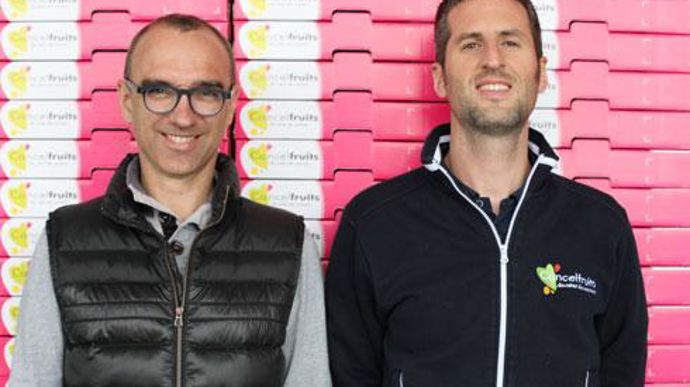 Alexandre Cancel (à g.) et Maxime Gil codirigent l'entreprise familiale Cancel Fruits à Castelsarrasin. © Cancel Fruits