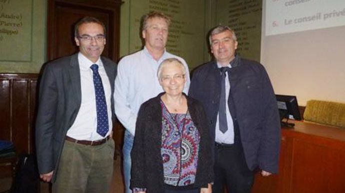 Pour la présentation de ce livre, une table ronde a réuni quatre acteurs du conseil : de gauche à droite, Philippe Boulet du CER FRance, Françoise Ledos de Coop de France, Hervé Tertrais, conseiller indépendant et président du PCIA, et Eric Collin de l'APCA. © H. LAURANDEL Pour la présentation de ce livre, une table ronde a réuni quatre acteurs du conseil : de gauche à droite, Philippe Boulet du CER FRance, Françoise Ledos de Coop de France, Hervé Tertrais, conseiller indépendant et président du