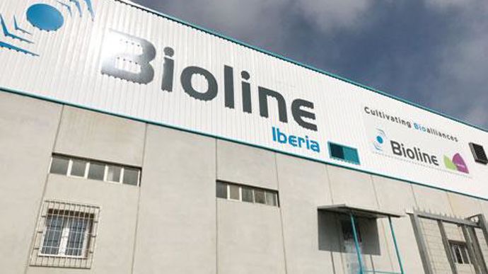 La biofabrique de 4 000 m² d'El Ejido est située au coeur du bassin de production légumière sous serre de la région d'Almeria fournissant jusqu'à 60 % du marché nord européen en légumes.