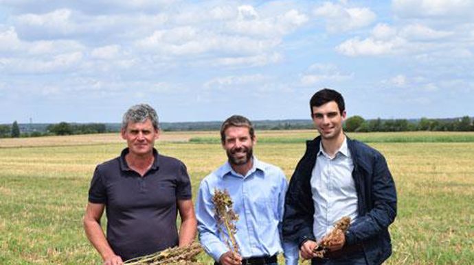De gauche à droite : Christian Blet (vice-président de la CAPL), Jason Abbott (dirigeant d'Abbottagra) et Arthur Nicolas (responsable filières végétales à la CAPL). © A. MABIRE De gauche à droite : Christian Blet (vice-président de la CAPL), Jason Abbott (dirigeant d'Abbottagra) et Arthur Nicolas (responsable filières végétales à la CAPL). © A. MABIRE