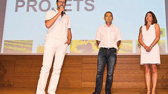 De gauche à droite : Rémy Andrieu, dirigeant de la société L'Epi Salvagnacois, Joël Gaillard, un des technico-commerciaux de la structure d'appro Andrieu-Amblard, dirigée par Marie-Laure Andrieu, lors de la dernière convention du réseau Impaact. De gauche à droite : Rémy Andrieu, dirigeant de la société L'Epi Salvagnacois, Joël Gaillard, un des technico-commerciaux de la structure d'appro Andrieu-Amblard, dirigée par Marie-Laure Andrieu, lors de la dernière convention du réseau Impaact.