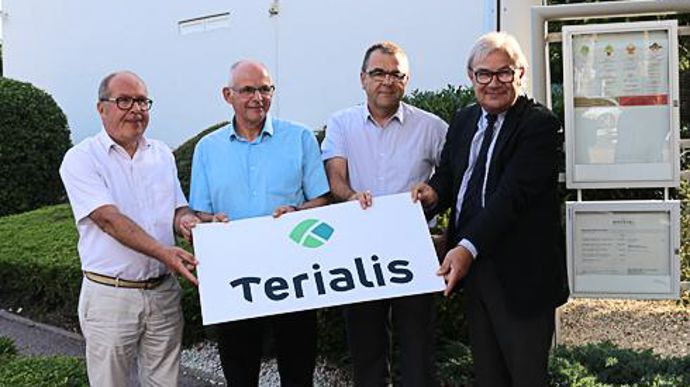 De gauche à droite : Philippe Mangin, Jean-Paul Marchal, respectivement présidents d'EMC2 et de la Cal, Eric Chrétien et René Bartoli, directeurs de la Cal et d'EMC2. © D. PERONNE De gauche à droite : Philippe Mangin, Jean-Paul Marchal, respectivement présidents d'EMC2 et de la Cal, Eric Chrétien et René Bartoli, directeurs de la Cal et d'EMC2. © D. PERONNE