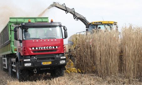 Les bennes agricoles sont largement utilisées pour la récolte. Le système de benne à fond mouvant autorise un débit de chantier accéléré.PHOTOS © J.P. Les bennes agricoles sont largement utilisées pour la récolte. Le système de benne à fond mouvant autorise un débit de chantier accéléré.PHOTOS © J.P.