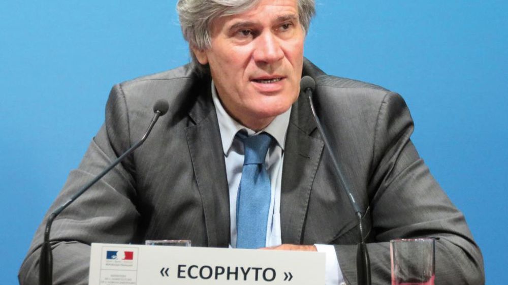 Ecophyto2 lancé. Outre les CEPP, Stéphane Le Foll a annoncé l'élargissement du réseau Dephy à 3 000 fermes, contre près de 2000 actuellement, avec l'objectif de diffuser ces bonnes pratiques auprès de 30 000 exploitations. Le développement du biocontrôle et des agroéquipements va être dopé. La mise en place d'un nouvel indicateur de suivi est aussi en cours de réflexion.M. COISNE Ecophyto2 lancé. Outre les CEPP, Stéphane Le Foll a annoncé l'élargissement du réseau Dephy à 3 000 fermes, contre près de 2000 actuellement, avec l'objectif de diffuser ces bonnes pratiques auprès de 30 000 exploitations. Le développement du biocontrôle et des agroéquipements va être dopé. La mise en place d'un nouvel indicateur de suivi est aussi en cours de réflexion.M. COISNE
