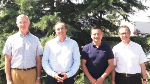 De gauche à droite, Thierry Josserand et Mathieu Staub, président et directeur général de Terre d'Alliances, Jean-Yves Colomb et Georges Boixo, président et DG du groupe Dauphinoise, le 11 juillet à Pusignan (Rhône). De gauche à droite, Thierry Josserand et Mathieu Staub, président et directeur général de Terre d'Alliances, Jean-Yves Colomb et Georges Boixo, président et DG du groupe Dauphinoise, le 11 juillet à Pusignan (Rhône).