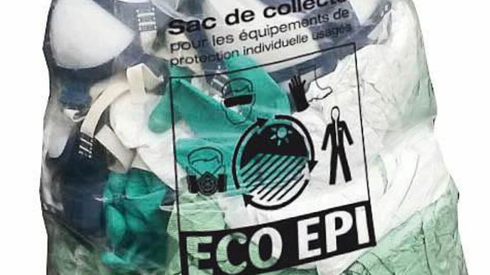 Il est demandé aux agriculteurs de stocker les EPI usagés dans un sac transparent.ADIVALOR