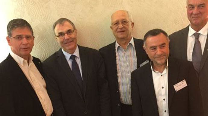 De gauche à droite : Jean-Michel Bodin, coprésident du Naca, Jean-Guy Valette, directeur du Naca, Michel Chassagne, président du Sinaa, Jean-Claude Lamy et Gérard Piveteau, également coprésidents du Naca. De gauche à droite : Jean-Michel Bodin, coprésident du Naca, Jean-Guy Valette, directeur du Naca, Michel Chassagne, président du Sinaa, Jean-Claude Lamy et Gérard Piveteau, également coprésidents du Naca.