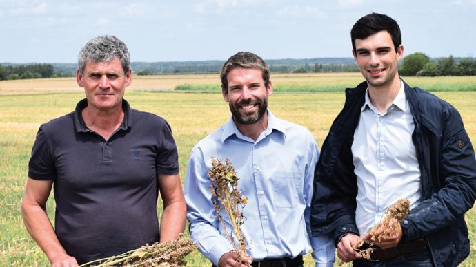 De gauche à droite : Christian Blet, vice-président de la CAPL, Jason Abbott, dirigeant d'Abbottagra, et Arthur Nicolas, responsable filières végétales à la CAPL.A. MABIRE
